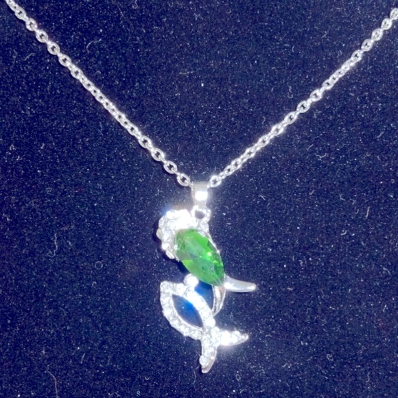 Green Crystal Rhinestone Fish Necklace Silver18"ChainStPattys Day Christian NEW - Picture 3 of 9